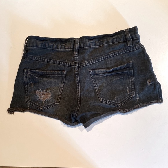 Free people button up shorts.  Size 24. - Picture 2 of 3
